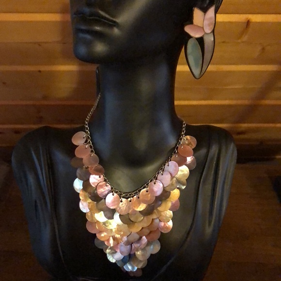Hand Crafted Mother Of Pearl Bib Necklace With Vintage MOP Tulip Earrings - Picture 1 of 13